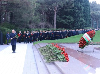 Prokurorluq əməkdaşları anım günü ilə bağlı Fəxri Xiyabanı ziyarət edib