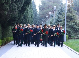 Prokurorluq əməkdaşları anım günü ilə bağlı Fəxri Xiyabanı ziyarət edib