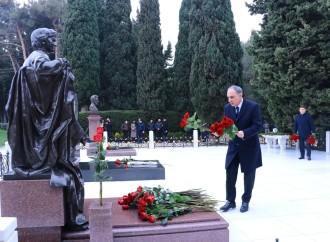 Prokurorluq əməkdaşları anım günü ilə bağlı Fəxri Xiyabanı ziyarət edib