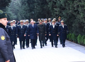 Prokurorluq əməkdaşları anım günü ilə bağlı Fəxri Xiyabanı ziyarət edib