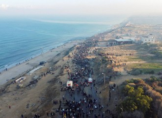 Fələstinli məcburi köçkünlər Qəzzanın şimalına qayıdırlar