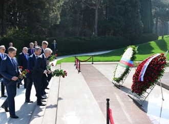 Rusiya Federal Məclisi Federasiya Şurasının sədri Ulu Öndərin məzarını ziyarət edib