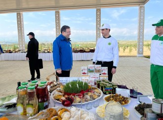 Türkmənistan prezidenti Azərbaycan stendi ilə tanış olub