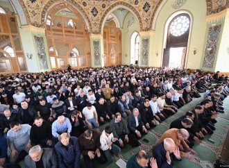 Məscidlərdə bayram namazı qılınıb