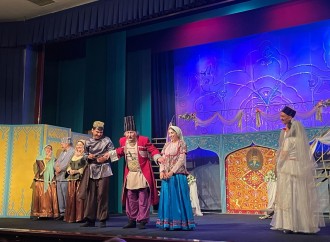 Aşqabadda Üzeyir Hacıbəylinin Arşın Mal Alan tamaşası böyük maraqla qarşılanıb