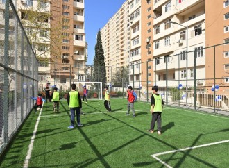 Heydər Əliyev Fondunun vitse-prezidenti Leyla Əliyevanın iştirakı ilə Bakıda 1400-dən çox sakinin yaşadığı həyət abadlaşdırılaraq sakinlərin istifadəsinə verilib