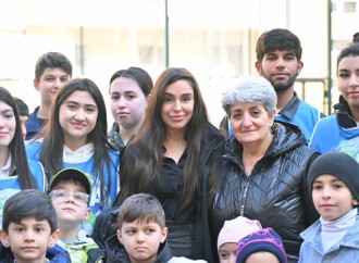Heydər Əliyev Fondunun vitse-prezidenti Leyla Əliyevanın iştirakı ilə Bakıda 1400-dən çox sakinin yaşadığı həyət abadlaşdırılaraq sakinlərin istifadəsinə verilib