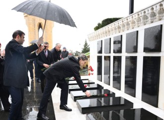Gürcüstan Prezidenti Mixeil Kavelaşvili Bakıda şəhidlərin xatirəsini anıb