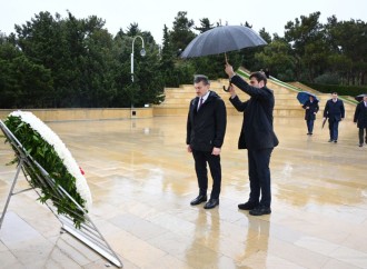 Gürcüstan Prezidenti Mixeil Kavelaşvili Bakıda şəhidlərin xatirəsini anıb