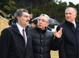 Gürcüstan Prezidenti Mixeil Kavelaşvili Bakıda şəhidlərin xatirəsini anıb