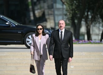 Prezident İlham Əliyev və birinci xanım Mehriban Əliyeva faşizm üzərində Qələbə uğrunda mübarizədə həlak olan Azərbaycan övladlarının xatirəsini ehtiramla anıblar