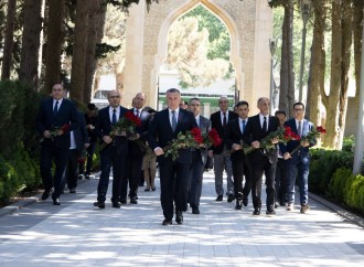 Səhiyyə Nazirliyinin rəhbərliyi və kollektivi Ulu Öndər Heydər Əliyevin əziz xatirəsini yad edib