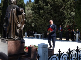 Səhiyyə Nazirliyinin rəhbərliyi və kollektivi Ulu Öndər Heydər Əliyevin əziz xatirəsini yad edib