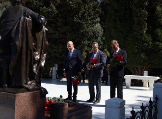 Səhiyyə Nazirliyinin rəhbərliyi və kollektivi Ulu Öndər Heydər Əliyevin əziz xatirəsini yad edib