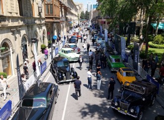 AAF Sürətin evolyusiyasında klassik avtomobilləri təqdim edib
