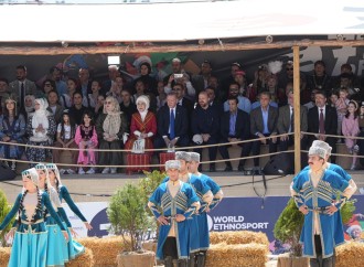 Ərdoğan Qarabağ nümayəndələrinin at şousunu ayaqüstə alqışladı
