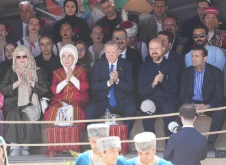 Ərdoğan Qarabağ nümayəndələrinin at şousunu ayaqüstə alqışladı