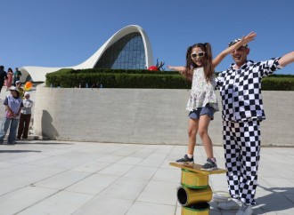 Heydər Əliyev Mərkəzinin parkında Uşaq festivalı keçirilib