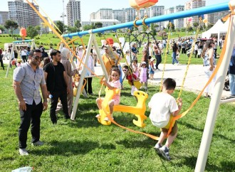 Heydər Əliyev Mərkəzinin parkında Uşaq festivalı keçirilib
