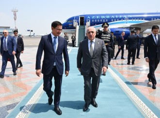 Baş nazir Özbəkistana rəsmi səfərə gedib