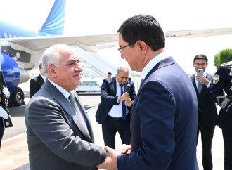 Baş nazir Özbəkistana rəsmi səfərə gedib