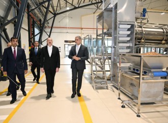 Prezident İlham Əliyev Bakıda müxtəlif növ və çeşiddə qəlyanaltı məhsullarının istehsalı zavodunun açılışında iştirak edib