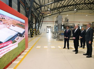 Prezident İlham Əliyev Bakıda müxtəlif növ və çeşiddə qəlyanaltı məhsullarının istehsalı zavodunun açılışında iştirak edib
