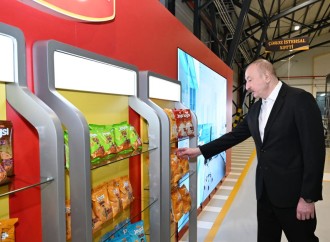 Prezident İlham Əliyev Bakıda müxtəlif növ və çeşiddə qəlyanaltı məhsullarının istehsalı zavodunun açılışında iştirak edib