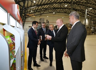 Prezident İlham Əliyev Bakıda müxtəlif növ və çeşiddə qəlyanaltı məhsullarının istehsalı zavodunun açılışında iştirak edib