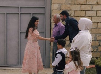Heydər Əliyev Fondunun vitse-prezidenti Leyla Əliyeva və Bakı Media Mərkəzinin rəhbəri Arzu Əliyeva Xızıda “Gənc arıçı” layihəsinin iştirakçısı ilə görüşüb