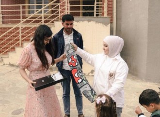 Heydər Əliyev Fondunun vitse-prezidenti Leyla Əliyeva və Bakı Media Mərkəzinin rəhbəri Arzu Əliyeva Xızıda “Gənc arıçı” layihəsinin iştirakçısı ilə görüşüb