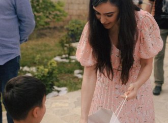 Heydər Əliyev Fondunun vitse-prezidenti Leyla Əliyeva və Bakı Media Mərkəzinin rəhbəri Arzu Əliyeva Xızıda “Gənc arıçı” layihəsinin iştirakçısı ilə görüşüb