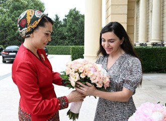 Heydər Əliyev Fondunun vitse-prezidenti Leyla Əliyeva Türkmənistan Xalq Məsləhəti sədrinin qızı Oquldjaxan Atabayeva ilə görüşüb