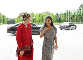 Heydər Əliyev Fondunun vitse-prezidenti Leyla Əliyeva Türkmənistan Xalq Məsləhəti sədrinin qızı Oquldjaxan Atabayeva ilə görüşüb