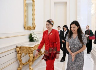 Heydər Əliyev Fondunun vitse-prezidenti Leyla Əliyeva Türkmənistan Xalq Məsləhəti sədrinin qızı Oquldjaxan Atabayeva ilə görüşüb