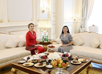 Heydər Əliyev Fondunun vitse-prezidenti Leyla Əliyeva Türkmənistan Xalq Məsləhəti sədrinin qızı Oquldjaxan Atabayeva ilə görüşüb