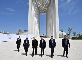 Türkmənistan Xalq Məsləhətinin sədri Qurbanqulu Berdiməhəmmədov Zəfər parkını ziyarət edib