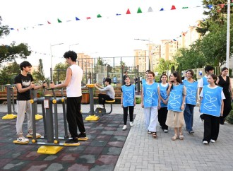 Heydər Əliyev Fondunun vitse-prezidenti Leyla Əliyevanın iştirakı ilə “Bizim həyət” layihəsi çərçivəsində yenilənmiş növbəti həyət sakinlərin istifadəsinə verilib