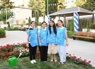 Heydər Əliyev Fondunun vitse-prezidenti Leyla Əliyevanın iştirakı ilə “Bizim həyət” layihəsi çərçivəsində yenilənmiş növbəti həyət sakinlərin istifadəsinə verilib