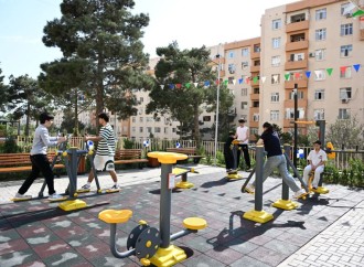 Heydər Əliyev Fondunun vitse-prezidenti Leyla Əliyevanın iştirakı ilə “Bizim həyət” layihəsi çərçivəsində yenilənmiş növbəti həyət sakinlərin istifadəsinə verilib
