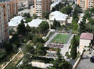 Heydər Əliyev Fondunun vitse-prezidenti Leyla Əliyevanın iştirakı ilə “Bizim həyət” layihəsi çərçivəsində yenilənmiş növbəti həyət sakinlərin istifadəsinə verilib