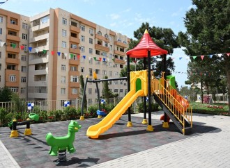 Heydər Əliyev Fondunun vitse-prezidenti Leyla Əliyevanın iştirakı ilə “Bizim həyət” layihəsi çərçivəsində yenilənmiş növbəti həyət sakinlərin istifadəsinə verilib