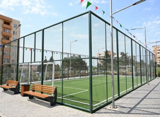Heydər Əliyev Fondunun vitse-prezidenti Leyla Əliyevanın iştirakı ilə “Bizim həyət” layihəsi çərçivəsində yenilənmiş növbəti həyət sakinlərin istifadəsinə verilib