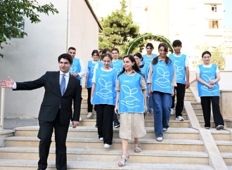Heydər Əliyev Fondunun vitse-prezidenti Leyla Əliyevanın iştirakı ilə “Bizim həyət” layihəsi çərçivəsində yenilənmiş növbəti həyət sakinlərin istifadəsinə verilib