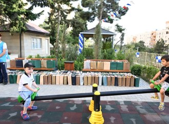 Heydər Əliyev Fondunun vitse-prezidenti Leyla Əliyevanın iştirakı ilə “Bizim həyət” layihəsi çərçivəsində yenilənmiş növbəti həyət sakinlərin istifadəsinə verilib