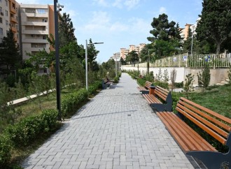 Heydər Əliyev Fondunun vitse-prezidenti Leyla Əliyevanın iştirakı ilə “Bizim həyət” layihəsi çərçivəsində yenilənmiş növbəti həyət sakinlərin istifadəsinə verilib