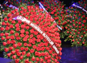 Xalq yazıçısı Elçin Əfəndiyevin nəşi Fəxri xiyabana yola salınıb
