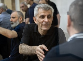Ermənistan silahlı qüvvələrinin hücumları nəticəsində doğmaları itkin düşmüş, yaralanmış, mina qurbanı olmuş, əsirlikdə işgəncələrə məruz qalmış şəxslər məhkəmədə ifadə veriblə