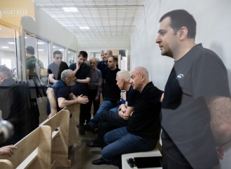 Ermənistan silahlı qüvvələrinin hücumları nəticəsində doğmaları itkin düşmüş, yaralanmış, mina qurbanı olmuş, əsirlikdə işgəncələrə məruz qalmış şəxslər məhkəmədə ifadə veriblə