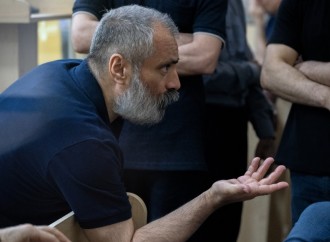 Ermənistan silahlı qüvvələrinin hücumları nəticəsində doğmaları itkin düşmüş, yaralanmış, mina qurbanı olmuş, əsirlikdə işgəncələrə məruz qalmış şəxslər məhkəmədə ifadə veriblə